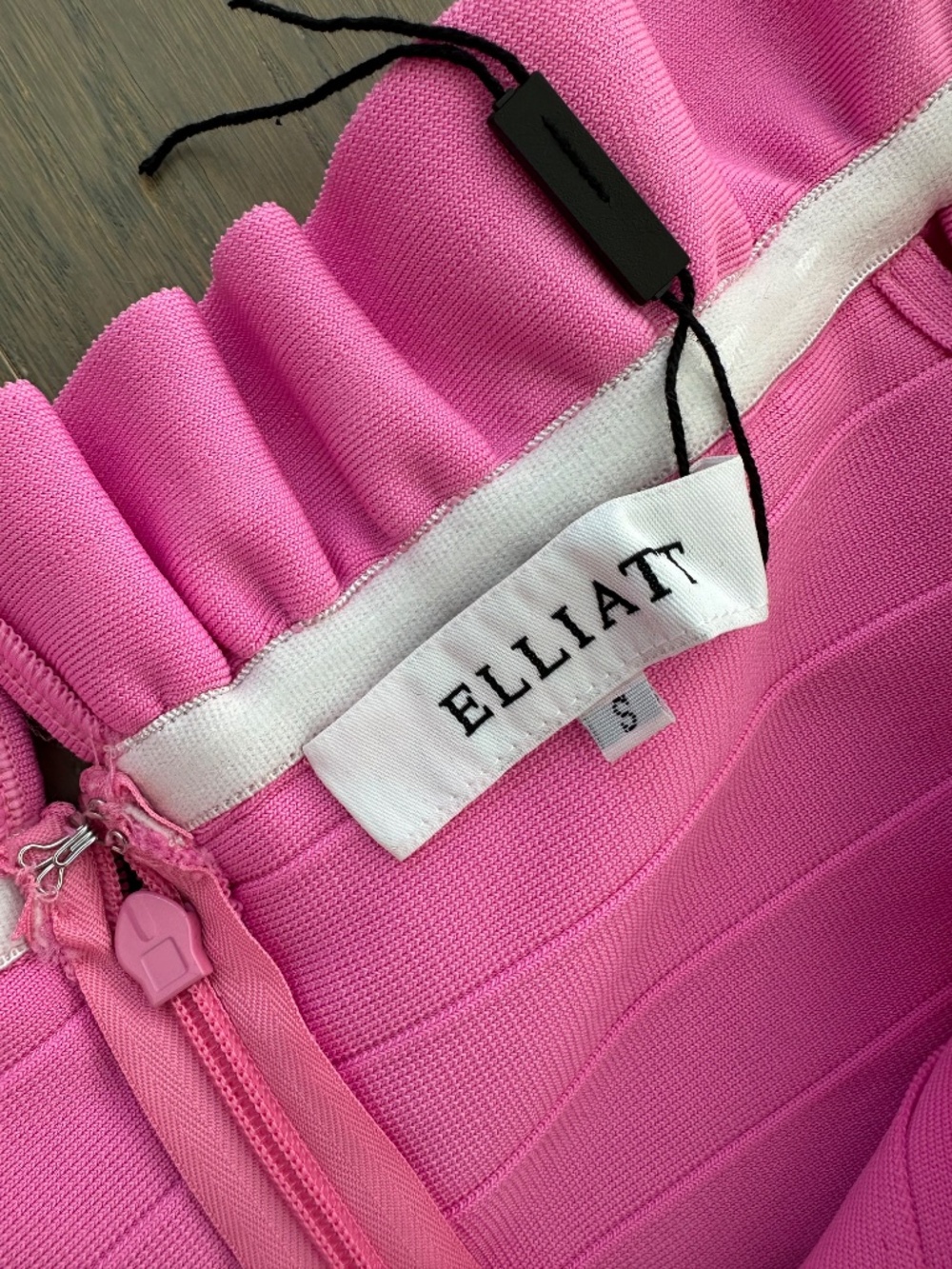 ELLIATT Orelia Candy Pink Knit Ruffle Off The Shoulder Maxi Dress Gown - SMALL - Picture 4 of 13